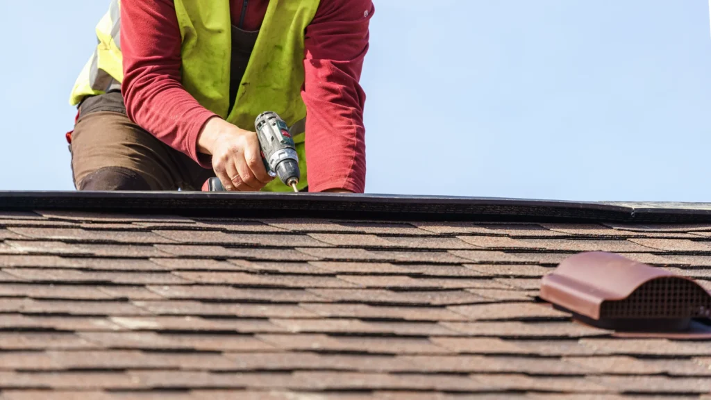 image of a professional repairing roof 02